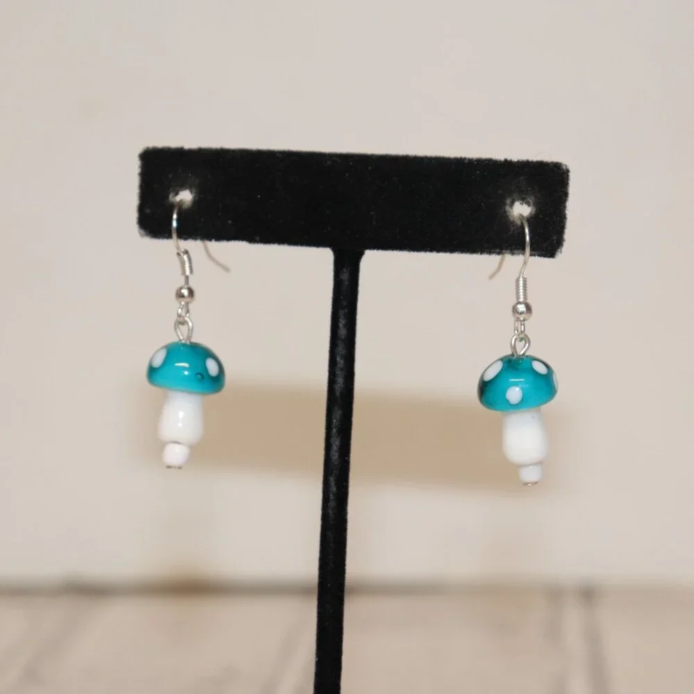 🍄 NWOT White & Turquoise Blue Glass Mushroom Dangling Earrings – 1.5